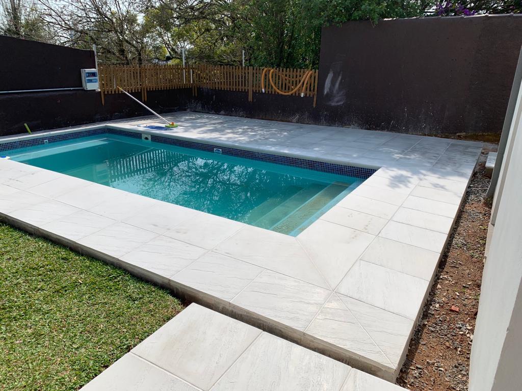 Piscina - Revestimento com Solarium - Porto alegre